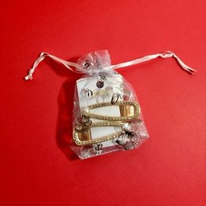 Women’s gold hair clips